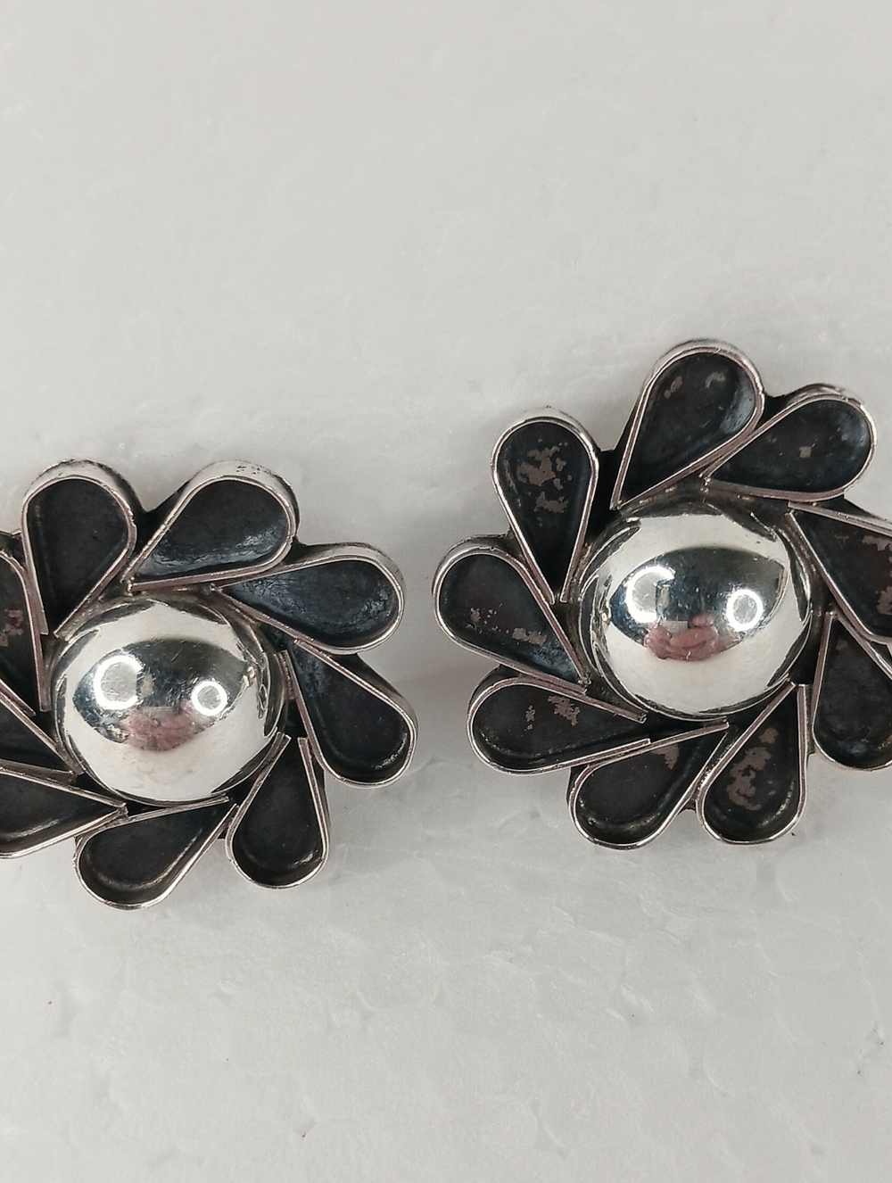 Earrings Clip Vintage Oxidized 925 Mexico Flower Domed Center Stamp TM 48 Taxco - Picture 1 of 12